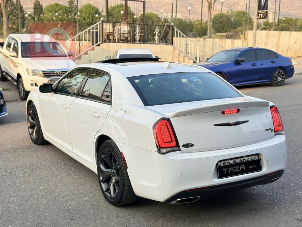 کرایسلەر 300